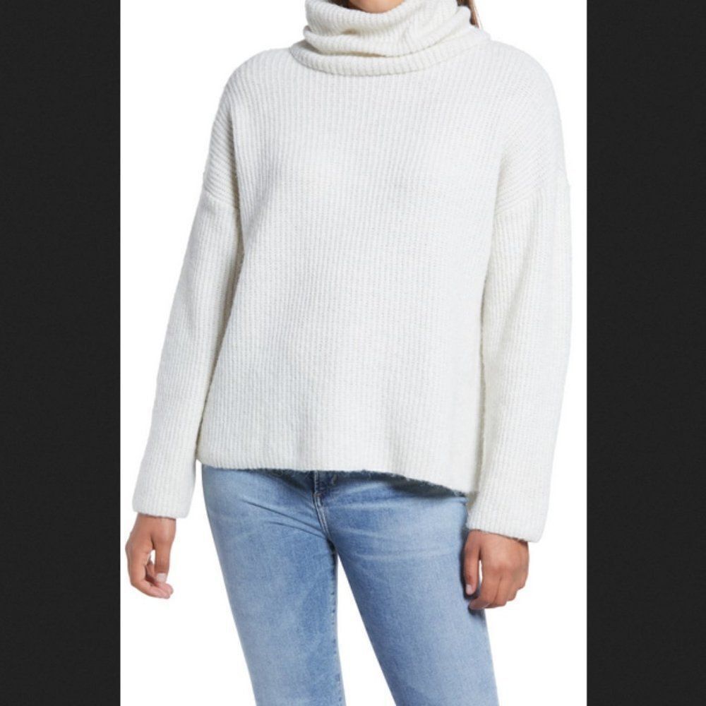 Vero Moda Ivory Daisy Turtleneck Sweater Size XS